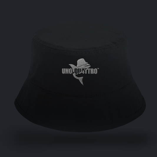 BuCkHaT UNO.QU4TTRO  logo bianco cappello
